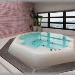 【必死】友達に紹介してもらった人と週末に食事に行った。食事後最寄駅まで車で送ってくれたんだが、急に「大きい風呂に入りたい」と言い出した。