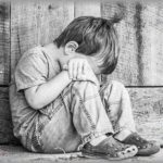 【毒親】同級生♀には兄ちゃんがいた。小学校低学年まではその子の家で兄ちゃん交えてよく一緒に遊んでいた。そんなある日、見てしまった。