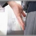 【衝撃】私はボン・キュッ・ボンならぬス…ッボン！！みたいな体型。そのせいでよく痴漢にあっていたのだが、ある日いきなりお尻をむんずと掴まれた。痴漢「だって・・・」