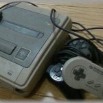 【毒親】子供の頃うちの家では「卒業」という儀式があった。玩具や漫画、ファミコンなどその年齢に相応しくない物を自分で壊すというもの。そして大学を卒業してしてた物は・・・