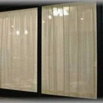 【笑える話】飲み会があって帰りが遅くなった日のこと、家に着いてリビングを外からなんとなく見たらそこには宙に浮いた人影のようなものか。急いで家の中にはいるとそれはなんと・・・。