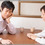 【困惑】嫁に離婚話を切り出されている。俺はなんとしても離婚したくないんだが…最初は浮気を疑い、大金をつぎ込んで探偵会社2社で調査をしてもらったがなんとシロだった！じゃあなぜだ？と聞いても別れたい理由をなかなか言ってくれない。しつこく問い詰めたところ、なんと驚きの理由が判明した…！