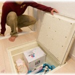 【泣ける話】もういない嫁からの誕生日プレゼントが洗面所の床下から出てきた！