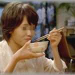 【馬鹿男】フードコートでご飯食べてたら、近くに座ってた男に言われた「左手で箸持つとか親の顔が見てみてえわｗｗ」