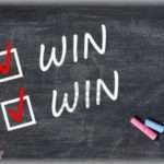 【凄い話】親にこき使われ大学も行かせてもらえず家政婦状態だった。ある日、バイト先の同性愛者のおっさんが「うちの親に会って結婚前提でおつきあいしてますって言ってくれたら助けてあげる」と言われ、その話に乗った。