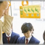 【GJ】電車内で、ハイキング帰りと思われる高齢者のグループに遭遇。社内の座席はほぼ埋まっており立っている人もちらほら。そんな中、高齢者グループの男が「最近の若い者は年寄りを立たせても平気なんだから」と周囲に対し聞こえよがしに発言…！私が関を譲ろうと席を立とうとしたその瞬間に、サングラスの若者が口を開いた！！