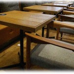 【愚痴】セルフサービスで席は自分で注文前に取るタイプの店に一人で行ったとき、あまり混んでなかったので4人掛けを確保して注文しに行った。戻ってくると一気に混みだしたようで席はほぼ満席。私はとっておいた席に座ってさあ食べようと思ったら女の子がやってきて…。