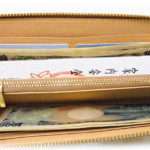 【怖い話】妻が病気で入院手術の繰り返し。家庭事情に理解のあった上司が異動になり新上司は俺が看病で休みがちな事を罵倒し休職願いを握りつぶした。気持ち的にも金銭的にも余裕がなく追い詰められた生活をしていた俺は、ある日病院で財布を拾った。中にはそこそこの大金と一枚の「お札」が入っていた。警察に届けようか躊躇していたある日不思議な声を聞いた。