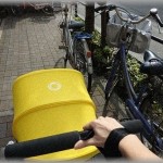 【胸熱】ベビーカーを押して歩道を歩いていたら、前方にヤンキーらしき若者４人、しかも自転車４台を道を塞ぐように停めていて…よけようと思ったんだけど自転車に接触してしまい自転車が将棋倒しに…！直そうとしてもなかなかうまくいかなくてモタモタ…すると４人組のうちの一人が仲間に「行け」みたな合図を送っているのが見えて、次の瞬間…！！