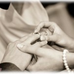 【馬鹿男】高校時代の友人が歳の差婚したんだけど、披露宴の最中に新郎が私に一目惚れ→その場で私にプロポーズ→友人号泣というカオスだった。なぜ新郎がこんなに突っ走ったのかと思ったら…、馬鹿か…。