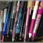 【下劣】私はいろんなボールペンを吟味して買ってみて楽しむのが好き。という話を友人たちにした数日後、友人A「はいこれ。二千円だった」私「え？？？」