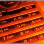 【恐怖！！】間違い電話が掛かってきたので間違いであると指摘するも、同じ番号からしばらくずっと間違い電話がかかってきてた。いい加減しつこくてイライラしていたのでガツンと言ってやろうと思っていた矢先、また電話がかかってきて…そいつの言葉にｇｋｂｒ((((；ﾟДﾟ))))…！！