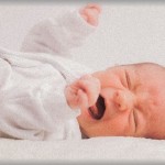 【酒乱】子供が寝ているのに酒の入った夫が大きな物音を立てながら帰宅！静かにするように言っても無視され、子供も起きて大泣き。必死に寝かしつけている私の横に来て大声で話しかけてくるので「うるさい！」と言って夫の頬を叩いたら…