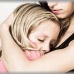 【鳥肌】児童福祉施設でケースワーカーをやっていたおばさん「昔、両親と交通事故で死別した女の子を引き取りたいと言ってきた遠縁の親戚がいて。引き取りたい理由を聞いたら、何が何でもその子を守ろうと思った」