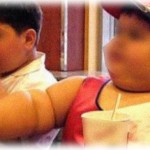 【クズ】義実家には義兄一家が同居してるんだけど、義兄長男が小1で40キロある巨体で、ニヤニヤしながら私の子のオムツ替えや授乳に執拗についてきて、「見ないでね」というと「見たいんじゃないよ、飲みたい」と手まで伸ばしてきた。夫がガードすると夫に殴りかかる始末。そんな騒動に気づいてやってきた義両親と義兄夫婦だが、この義両親が全ての元凶で…。