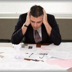 【片腹痛い】彼の会社が倒産したらしくなぜか彼が負債を抱える事に…？一緒に対策を考えようとしていたら彼の挙動がどんどん不審になってきて…