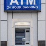 【不倫】俺が外出先から帰宅した時に、リビングで友達と電話中の嫁。俺の帰宅には気付いてないので、会話の内容を陰から聞いてると驚愕の内容だった！