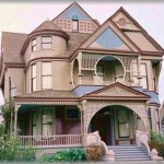 【もうヤダ】夏休みに実家に帰ったら、新築したばかりの家が汚れてゴミが散乱、おまけにパンツ一丁で歩き回ってる知らないオッサンがいた