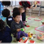 【怖い】俺の両親は共働きだったため、小学生だった俺は学校が終わると近所に住んでる叔母の家に行っていた。叔母の家には高校生と中学生の姉妹がいて、どちらもかなりの美人で有名だった。ある日、いつものように学校帰りに叔母宅に行ったが誰もいないようで・・・