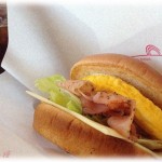 【DQN】モスで朝ごはんを食べていたら近くで大声がしたので振り返ると、子供に持ち込んだ食べ物を食べさせて店から注意された中年男性が喚いてた。失礼なのはお前だ。