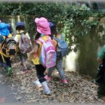 【スカッと】小学生のとき、遠足の帰りにもよおして我慢できずに草むらで出した後同級生Aに見つかった。それから高校まで事あるごとにばらされた。