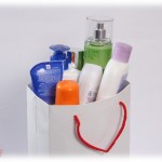 【キチガイ】最近シャンプーとか生理用品とかが消える事が頻発した。それも、ママ友たちとお茶した時に限って。頭にきたのであぶり出しメールでもやろうかと思っていたら子供が「自分に任せて」と言いだし、なにやら作業をして罠を作っているらしき子供。その罠を設置して普通にお茶会を開いた結果あぶりだされたのは…。キチガイだった。