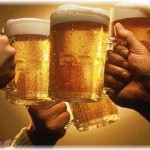 【危機一髪】殆ど知人のいないコンパに参加したらお酒に何か入れられたのか、いつの間にか知らな部屋に連れ込まれ上半身裸になっていた！