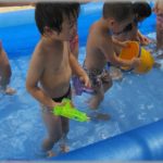 【民度】3年前に引っ越して、朝旦那と一緒に車に乗って仕事に出て夜遅く帰るって生活をしていた。やたらと水道代が高いのが気になっていたが、熱で会社を休んだ日に理由がわかった。