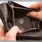 【因果報応】中学の時財布を盗んだと疑いをかけられた。そのことで学校ともめて不登校になったが最後には教育委員会まで話がいって何とか事態は収拾した。卒業後ボス男の取り巻きのAが自分が盗んだと誤ってきたがこいつがかなりとんでもない奴だった。