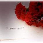 【辛い話】私は望まれて生まれた子じゃないと言われていて、扱いも姉と比べて酷かった。それでも母に喜んでもらおうと、祖母の手伝いをしてお小遣いをもらい、そのお金で母の日のプレゼントを買うことにした。母が欲しがってると姉が言っていたメガネ洗浄機だった。喜んでもらえると思ってた。でも…。