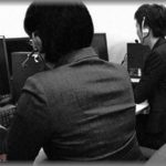 【怖い話】コールセンターのバイト中でのこと。突然、電話の向こうから「きらりーん！」という音が聞こえたと思うと「がっげっうっばっまっ」という声が・・・周囲を見ると一同キョトンとして「なに・・・？今の？」