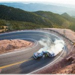 【怖い話】走り屋の間で有名な場所で、猛スピードで現れた乗用車がガードレールのないコーナーで吸い込まれるように崖から落ちていった！