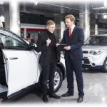 【愚痴】カーディーラーに行ったら担当が接客中なのでお待ちくださいと言われ、待つこと1時間20分。さすがに疲れたので一時帰宅したんだけど、担当から連絡があったのが…。