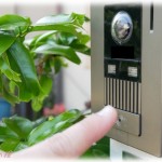 【泥ママ】空港で預けた荷物を受取所で待ってたら、子連れママがさりげなく私の荷物を持って行こうとした。「それ、私の荷物なんですが」と言ったら・・・