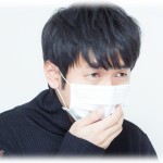 【天使と悪魔】インフルで死にかけながら電車で帰宅中、ジジババ「若いくせに優先席座るな！」俺「しんどいんです…」ジジババ「どけ！（バンバン）」→人の優しさに泣いた