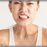 【義弟嫁】一歳の息子に作ったスーツが好評で「自分も作りたいので教えて欲しい」と義弟嫁に頼まれ、義弟と義母の4人で生地屋に行った。私がスーツ向きの生地を勧めても、義弟嫁は「なんかおっさんぽい。こういう生地（ツルツルのサテン生地）で私とお揃いとかいいんじゃない？あ！これ（花柄リバティ生地）かわいい！」と場違いな生地ばかり選ぶので、3人でことごとく却下。すると義弟嫁は「もういいっ！みんな勝手にすればいい！！」と地団駄踏んで帰ってしまった。そしてそのあと、義弟嫁からきたメールには・・・