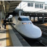 【図々しい話】新幹線ホームで「早い便の方、譲っていただけないでしょうか?親２子２で福岡行きです」って紙もってぼーっと立ってるおっさんがいた！