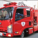 【驚愕】学生の頃、小さな一軒家を借りて住んでた。ある日、近くの店で飲んでいたら消防車が数台、サイレンを鳴らして走って行った。「あれ、俺のうちの方に行くよ」