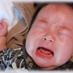 【衝撃体験】子供と病院にいたら、ギャン泣きの赤ちゃんを抱いた人が来て、淡々と受付してテレビ見てた。看護士「今日はどうしましたか？」母親「」看護士「え？は？」