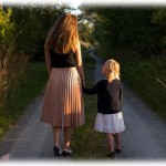 【いい話】妻子捨てて離婚届だけを置いて蒸発した父が、余命幾ばくも無いから引き取ってくれと子供を二人連れて来た。私はその子たちを…。