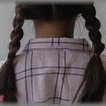 【怖い話】いろんな家に凸して勝手に上がり込んで好き勝手する放置子A子。ある日うちの玄関を開けて勝手に入ろうとしたA子が、その場で固まっていた。「どうしたの？」と声をかけると・・・