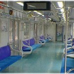 【お仕置き】地下鉄の中で「このやろー」とか言いながら女子高生やお年寄りの脚を蹴って回ってるクソガキがいたのでアドバイスしてあげた。