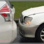 【DQN】信号待ちしてたら、前の車がバックで急加速してきて衝突　→　相手のおっちゃんが、警官と保険屋に私がぶつけたと言い張り「首痛いから人身にしてもらうわぁ～」→　言いたいだけ言わせた後、強力な切り札を・・・w