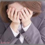 【悲惨】途中退席禁止の新入社員研修にて。女性新入社員「トイレ行かせてください。実は生理で、このままだと血が・・・」人事部社員「行けないって言いましたよね？もう少し我慢してください」　→　結果