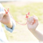 【運命】ある時子供が寝てる旦那の顔にイタズラで化粧してるのを見た私「あれ、昔ファンだったバンドの人に似てる…」。その話を旦那にすると…