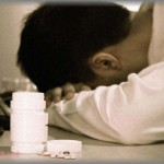 【バカ元彼】2年前に別れた彼から久々にメールがきた。「睡眠薬をのむね…」とあったので「おー。おやすみ。いい夢みろよー」と返信した。そしたら・・・