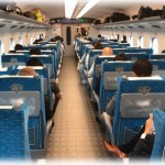 【馴れ初め】嫁と初めて会ったのは新幹線の中。若い男が指定席をオッサンに取られたみたいでもめてたんだけど、そこに着物をビシッと着こなした女性（現嫁）が現れて…。