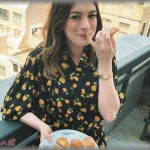 【衝撃】ヴィーガンを通していたアン・ハサウェイが10年ぶりにサーモンを口にした。その時、アンの脳に衝撃が走り・・・