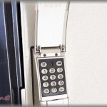 【衝撃体験】家に入る時、玄関の暗証番号を息子の友達に見られた。それ以来その子が勝手に玄関を開けようとするので、注意して番号を変えた。ところがある夜、玄関から不審な音が・・・