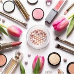 【友やめしたい…】私、Ａ、Ｂの３人で買い物に行った時、Ｂがある化粧品メーカーのコーナーで発狂！体を前後に揺らし「ひぃっ！とかうぅぅ～！」と叫んだり唸ったりしている。